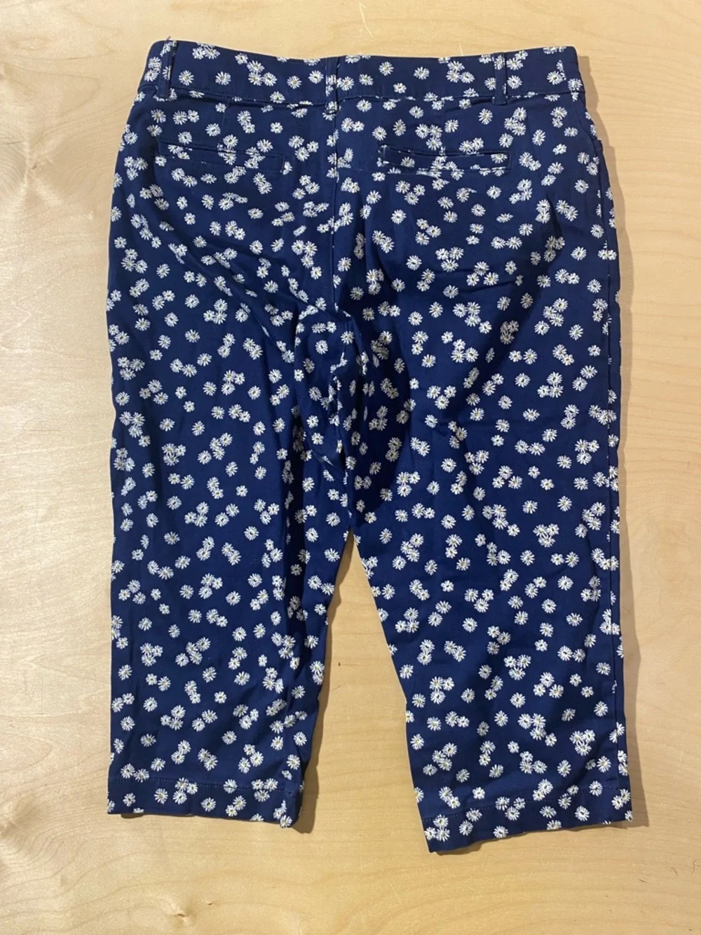 St. John's Bay Navy Capri Pants with White Daisy Print 12 (RB)